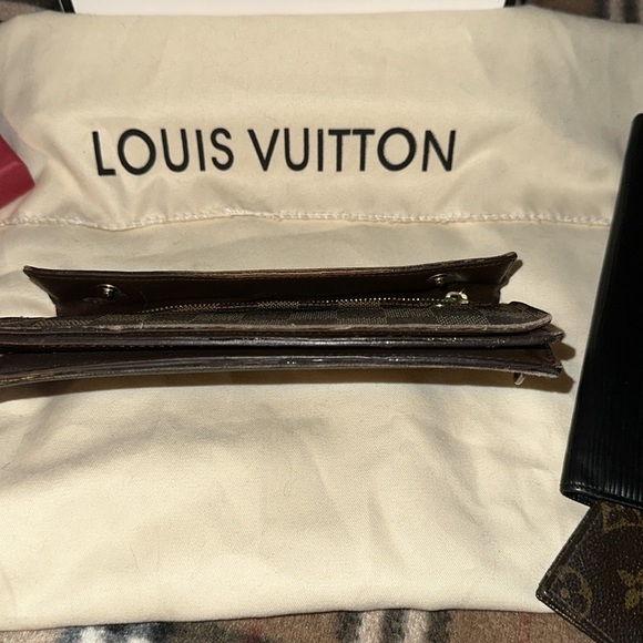 Trade? LV Authentic Damier Ebene double snap wallet wristlet😍 - Picture 6 of 11